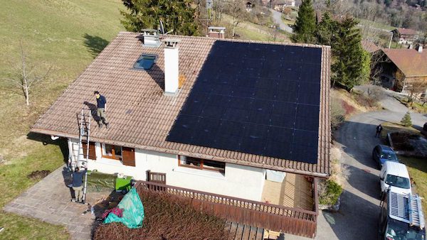 energies services France installation photovoltaïque photovoltaïque panneaux onduleurs Dualsun Enphase autoconsommation Haute Savoie Thones economie energie